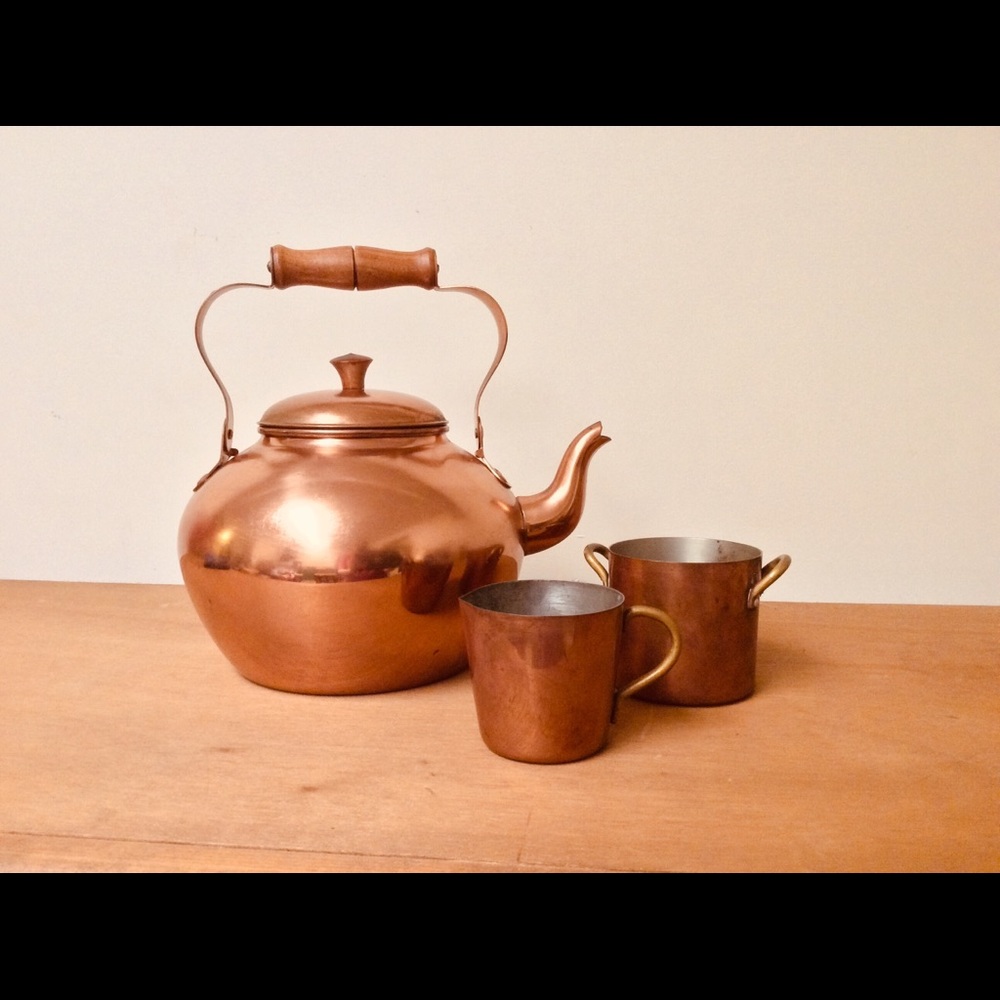 Vintage Copper Tea Kettle & 2 Cups